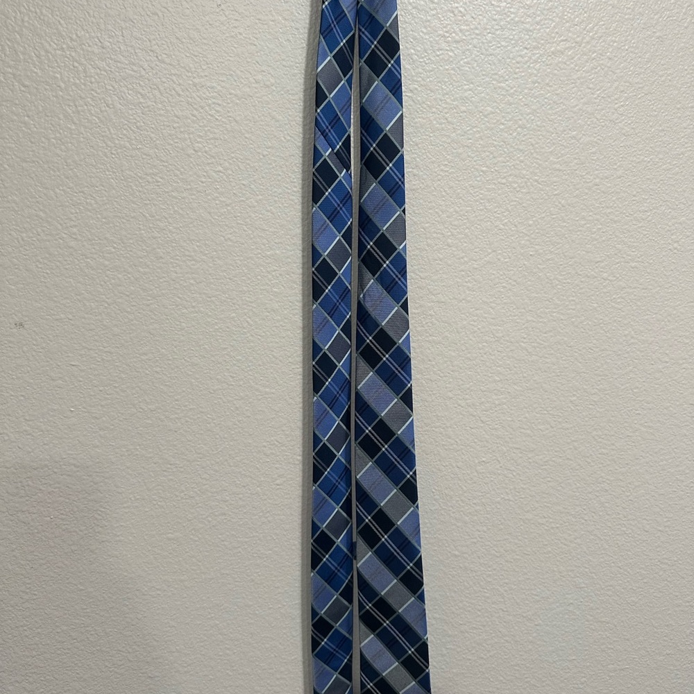 Elegant Blue and Gray Plaid Men's Tie